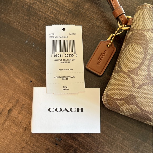 New Coach Wristlet - Picture 5 of 5
